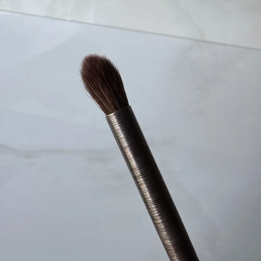 NWOT Urban Decay Tapered Blending Eye Brush - E209 - Excellent condition